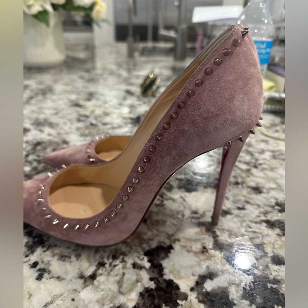 Christian Louboutin pink suede pumps. - Picture 9 of 13
